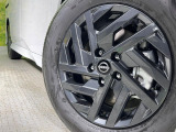 【純正16インチアルミホイール】外観にマッチした純正アルミホイールを装着しております。各種社外アルミホイールや、スタッドレスタイヤも取扱いしております。是非ご相談ください♪