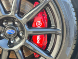 【ブレンボ製キャリパー】ハイパワー車両には強力なブレーキが必須!世界のスーパーカーにも採用されるイタリアの高級メーカー「ブレンボ」を装着!色鮮やかなキャリパーがスポーティな印象を引き立てます♪