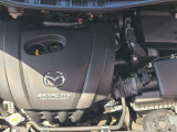 「SKYACTIV-G(ガソリン)」は、規格外の高圧縮を実現し、世界のエンジン技術者に驚きを与えました。さらに、それを維持したままノッキングの発生を抑え、熱効率を向上、走りにも寄与したエンジンです。