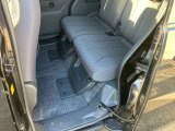 【後席】足元もゆったりで長距離ドライブも快適です。