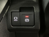 【電動パーキングブレーキ+オートブレーキホールド機能】 指先だけで簡単に操作が可能なパーキングブレーキ、スイッチを押すとブレーキペダルから足を離してもブレーキを保持できるオートブレーキホールド搭載。