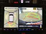 【パノラミックビューモニター】専用のカメラにより、上から見下ろしたような視点で360度車の周囲を確認することができます。