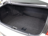 トランクが狭いと思っておりませんか?実際は大容量トランクです!旅行等の長距離ドライブも快適です!また、屋根付きスペースを完備しておりますので、夜間でも、雨でも雪の日だってゆっくりご覧頂けます。