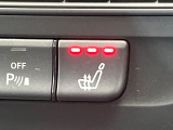 ●フロントシートヒーティング:運転席・助手席共に三段階で調節が可能なシートヒーターを装備しております。季節を問わず快適にご使用いただけます。