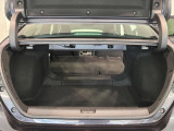 トランクスペースは、リアシートの背もたれを倒せば長モノを入れることも可能ですよ!