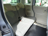 後部座席も大きな擦れもなく状態良好です。