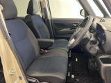 【運転席シート】ゆったりと広々した空間です。ストレスなく運転ができますよ!