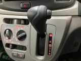 インパネシフトのオートマチックになりますので足元が広くなり広々使っていただけます★