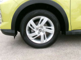 16インチ純正アルミホイール。路面に近いホイール部分は特に目立ちますし、車のイメージも大きく変わりますよ!