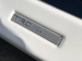 【TRDエアロ】人気のTRDエアロを装備!クルマの外観がよりスタイリッシュになり、街中で存在感あふれる1台に♪将来買い替える時にもリセールに影響しやすく、価値ある人気の装備です!