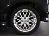 アルミホイール装着車です!これで足元まわりもおしゃれにきまります!