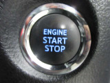 エンジンスタートはプッシュボタンを押すだけ!キーを取り出す必要ございません♪