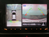 上からの目線で回りを確認できて駐車時に役立つアラウンドビューモニター付です。