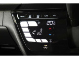 スイッチも大きく使いやすいレイアウトの空調操作パネルです!操作もしやすく車内をいつでも快適にドライブできるオートエアコンとなっております!