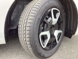 純正専用15インチフルホイールキャップでスタイルバッチリ!185/65R15タイヤです