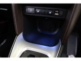 運転席からも助手席からも手が届きやすく、充電中のスマホなども置けるフロントコンソールボックスなど、使いやすい収納が適所にレイアウトされています。