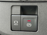 ★電動パーキングブレーキ★スイッチで作動・解除。「P」シフトで自動作動、「P」シフト以外にシフトで解除されるオート機能!