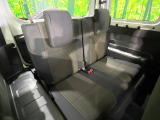 後部座席も気になるようなキズ・汚れやへたり等、大きなダメージはなく、良好な状態です。