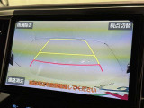 後方の見える安心をお届けするバックガイドモニター付:バックするときのアシストラインもあって楽々バック!車庫入れや縦列駐車をサポートし、苦手な駐車も安心です!今やもう手放せない装備ですネ♪