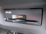 『ETC2.0』を装着しています♪♪ 有料道路での料金所の手間を省いて運転に集中できます♪♪ 車から離れる時はカードの抜き取りをお忘れなく♪♪