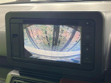 【バックカメラ】駐車時に後方がリアルタイム映像で確認できます。大型商業施設や立体駐車場での駐車時や、夜間のバック時に大活躍!運転スキルに関わらず、今や必須となった装備のひとつです!
