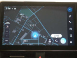 ディスプレイオーディオ(コネクティッドナビ対応)PLUS搭載。T-Connectご契約で2028年5月まで無償で利用できるナビ(期限到来後は有償)と、解約後も利用できる車載ナビが搭載されています。