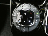 運転席、助手席の温度が独立して調整可能なオートエアコンを装備(^^♪
