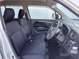 【運転席】座り心地が良いシートなので長時間の運転でも快適にお過ごしいただけます。新品のフロアマットのご注文も可能です。掲載箇所以外にご希望の写真がございましたらお気軽にお問い合わせ下さい。