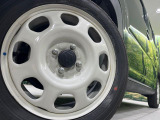 【純正15インチアルミホイール】外観にマッチした純正アルミホイールを装着しております。各種社外アルミホイールや、スタッドレスタイヤも取扱いしております。是非ご相談ください♪