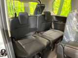 3列目シートはもちろん状態良好☆大人でもゆったりと座って頂けますので、大人数でのお出かけもラクラクです♪ご家族で、気の知れた仲間で、ドライブに行くのが楽しみですね♪