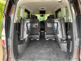 後席を格納すると、これだけの広さが!シーンに合わせたシートアレンジで、大きな荷物も積むことが出来ます♪