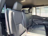 後部座席も気になるようなキズ・汚れやへたり等、大きなダメージはなく、良好な状態です。