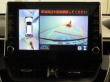 後方の見える安心をお届けするバックガイドモニター付:バックするときのアシストラインもあって楽々バック!車庫入れや縦列駐車をサポートし、苦手な駐車も安心です!今やもう手放せない装備ですネ♪