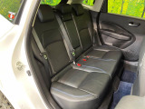 後部座席も気になるようなキズ・汚れやへたり等、大きなダメージはなく、良好な状態です。
