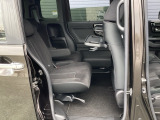 セカンドシートです!!ベンチシートになってますので、お二人の乗車ですとゆったり座って頂けますよ!!