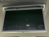 【フリップダウンモニター】大画面モニターで後席でもエンタメをお楽しみいただけます。小さなお子様にも大人気の装備です♪