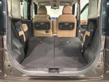 リアシートを倒すと、ラゲッジスペースを広くお使いいただけます!
