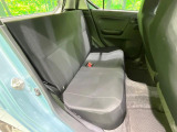 後部座席も気になるようなキズ・汚れやへたり等、大きなダメージはなく、良好な状態です。
