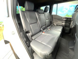 後部座席も気になるようなキズ・汚れやへたり等、大きなダメージはなく、良好な状態です。