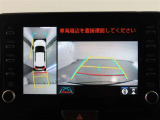パノラミックビューモニター付きです。車両を上から見たような映像をモニター画面に表示。運転席からの目視では見にくい、車両周辺の状況をリアルタイムでしっかり確認できます。