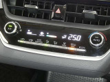 【オートエアコン】車内温度を感知して自動で温度調整をしてくれるのでいつでも快適な車内空間を創り上げます!どの席に座っても快適なドライブが楽しめます♪