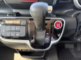 ストレート型のシフトノブを採用しておりますので、直感的な操作が可能です!