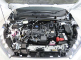 車にとって、とても大切な部分のエンジンルーム。綺麗に清掃済みで安心です。