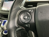 ステアリングにオーディオ操作スイッチが付いています。オーディオ画面に直接タッチしなくても操作が出来ますので、運転に集中できます。