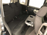 【後部座席】も当然、綺麗・清潔に仕上げております。内装の綺麗なお車は気持ちが良いですし、コンディションのいい車が多いです。これもオススメの1台です。