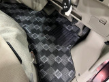 嬉しい純正フロアマット付き♪ 状態も良好です(^^♪