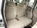 後部座席も気になるようなキズ・汚れやへたり等、大きなダメージはなく、良好な状態です。