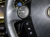 ステアリングスイッチ装備!運転しながら手元でオーディオの操作などができます。
