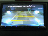 バックカメラの画像です。ガイドラインがスムースな車庫入れをサポートいたします!車庫入れの安心感がアップしますね☆