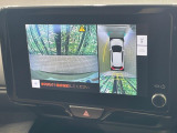 【パノラミックビューモニター】専用のカメラにより、上から見下ろしたような視点で360度クルマの周囲を確認することができます☆死角部分も確認しやすく、狭い場所での切り返しや駐車もスムーズに行えます。